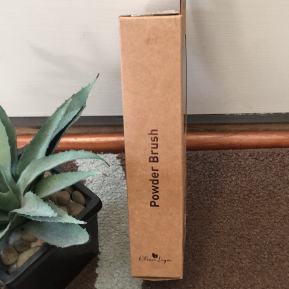 Olivia Lane powder brush - Picture 5 of 7